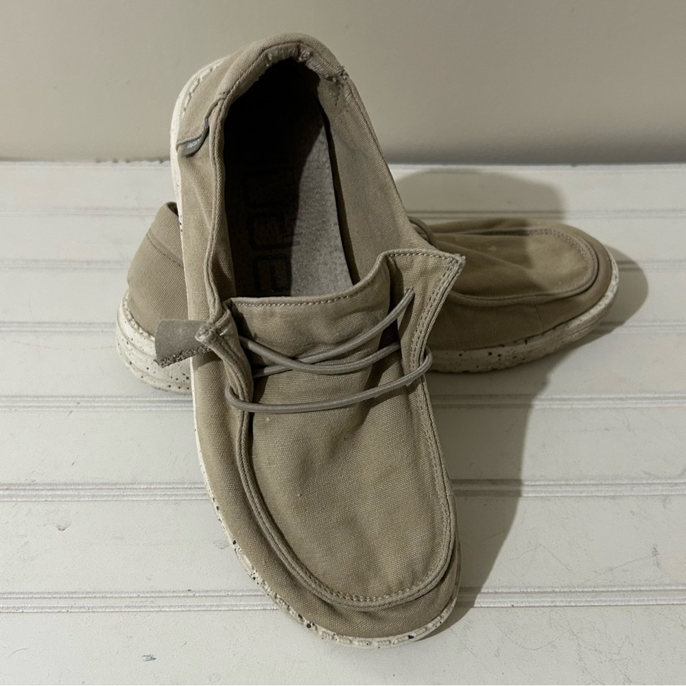 Hey Dude Women’s Shoes Wendy Gray Beige‎ Slip On’s Size 5 Casual Loafer Sneakers